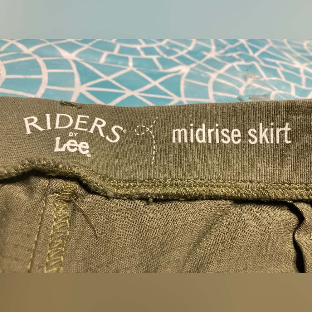 💛TODAY***$12***Riders army green midrise skort. - Picture 2 of 4